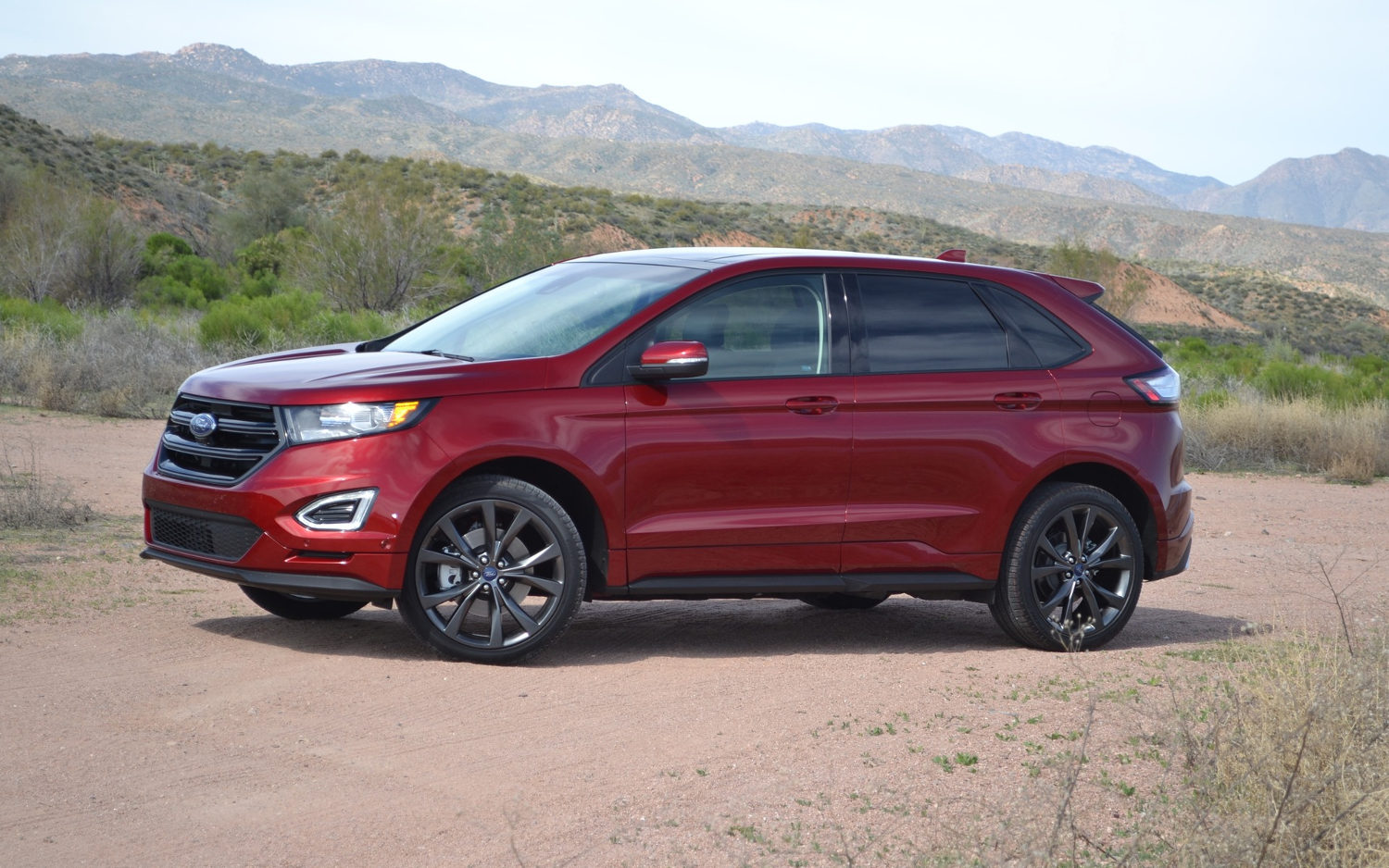 Comparison Ford Edge Sport 2017 Vs Mitsubishi Outlander GT 2017 